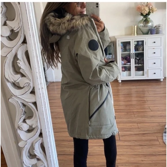 🪞 NEW armada winter snow faux fur coat and ski jacket with hood pockets - Picture 2 of 7